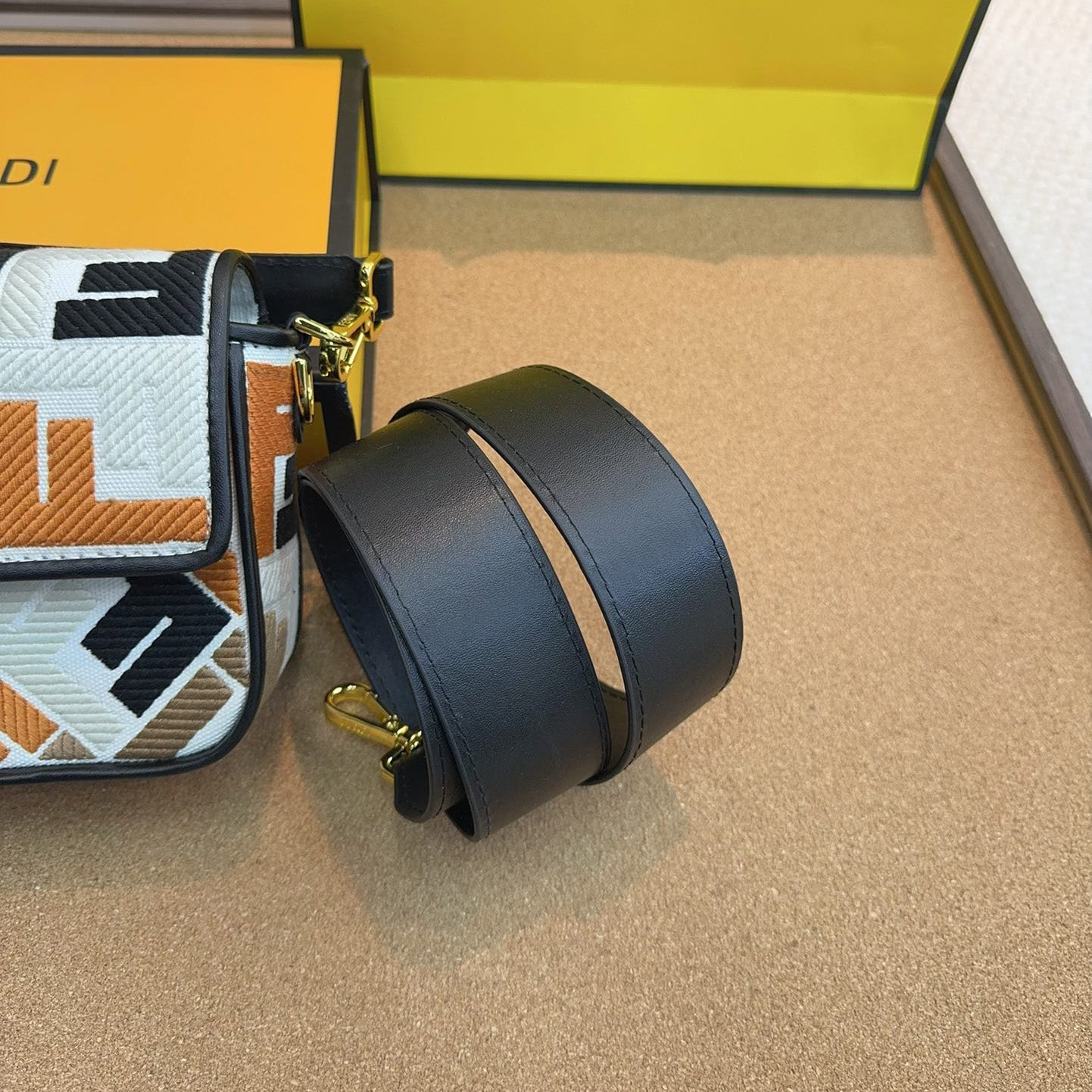 Fendi Baguette Medium - Image 9