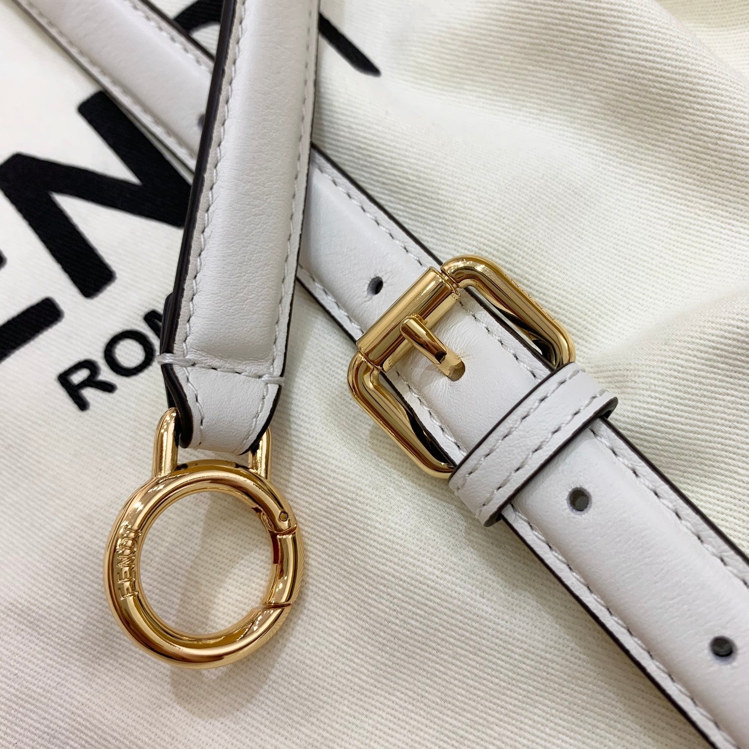 Fendi Peekaboo Small iseeu Bag - Image 5