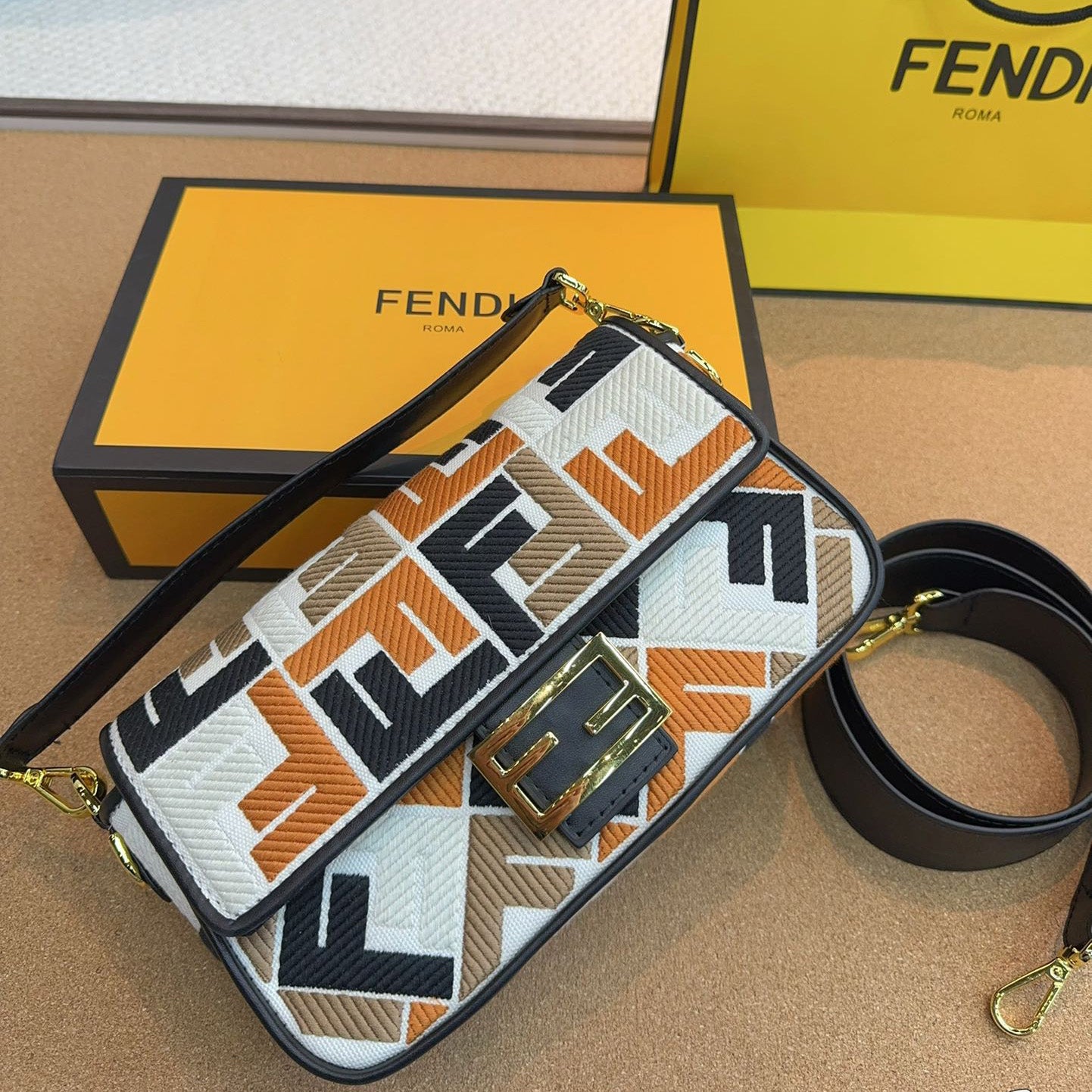 Fendi Baguette Medium - Image 5