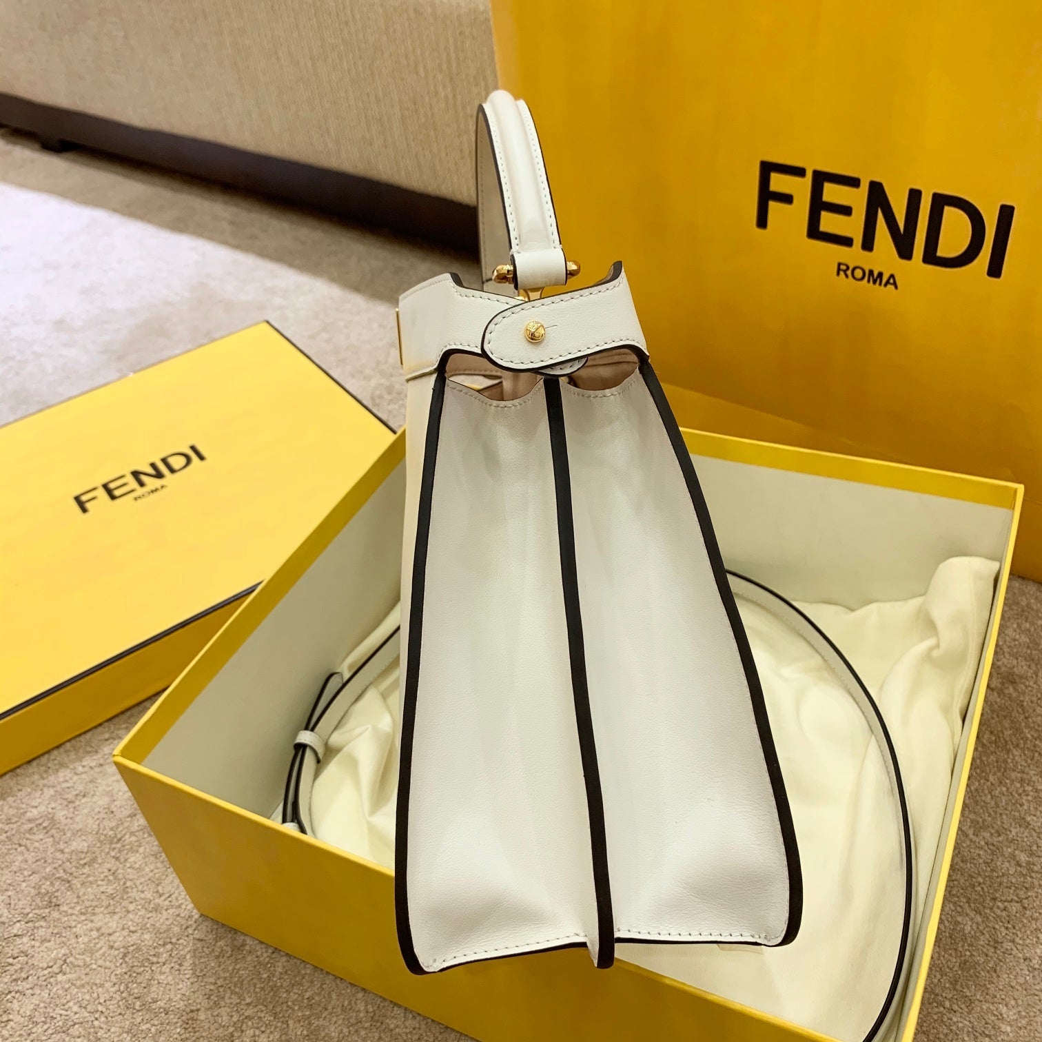 Fendi Peekaboo Small iseeu Bag - Image 8