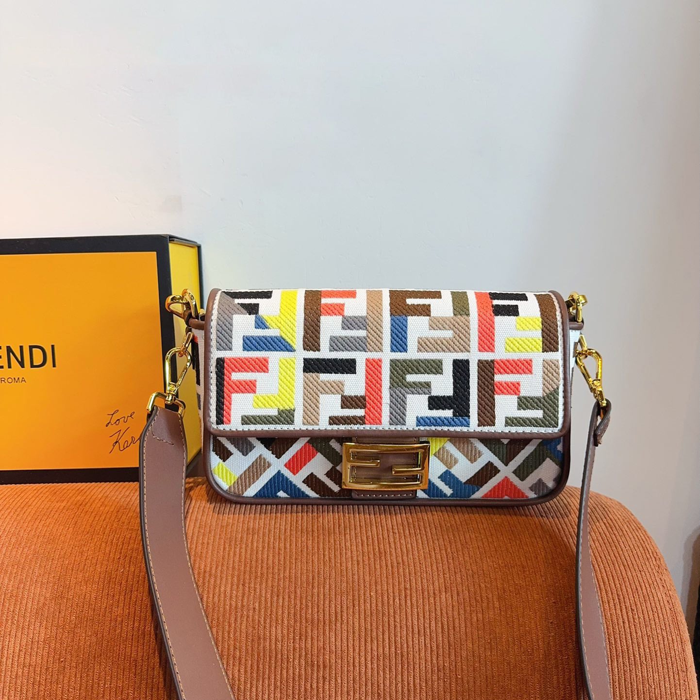 Fendi Baguette Medium - Image 8
