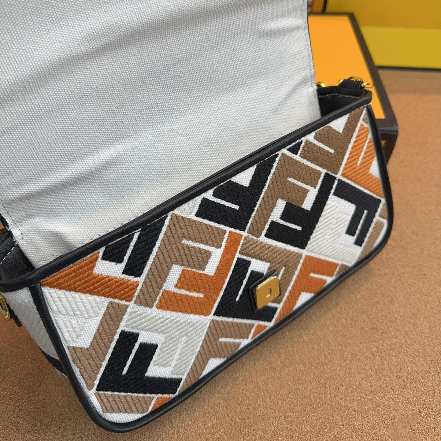 Fendi Baguette Medium - Image 8