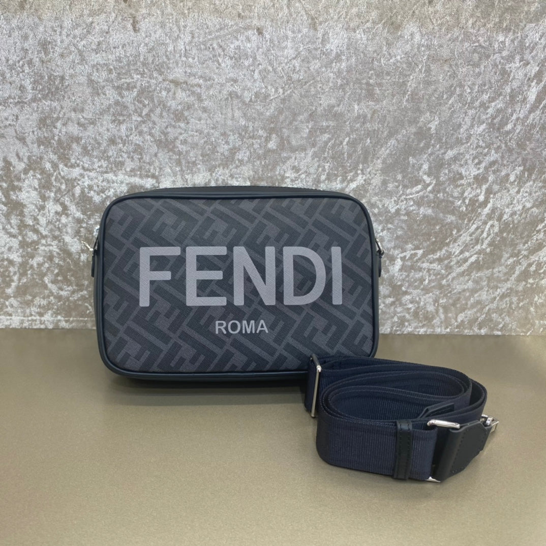 Fendi Camera case Bag - Image 2