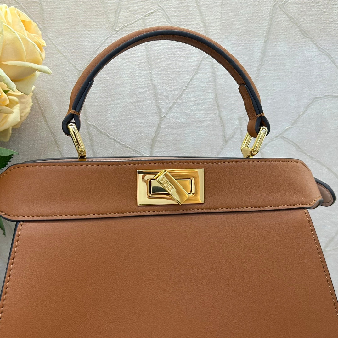 Fendi Peekaboo Medium iseeu Bag - Image 4