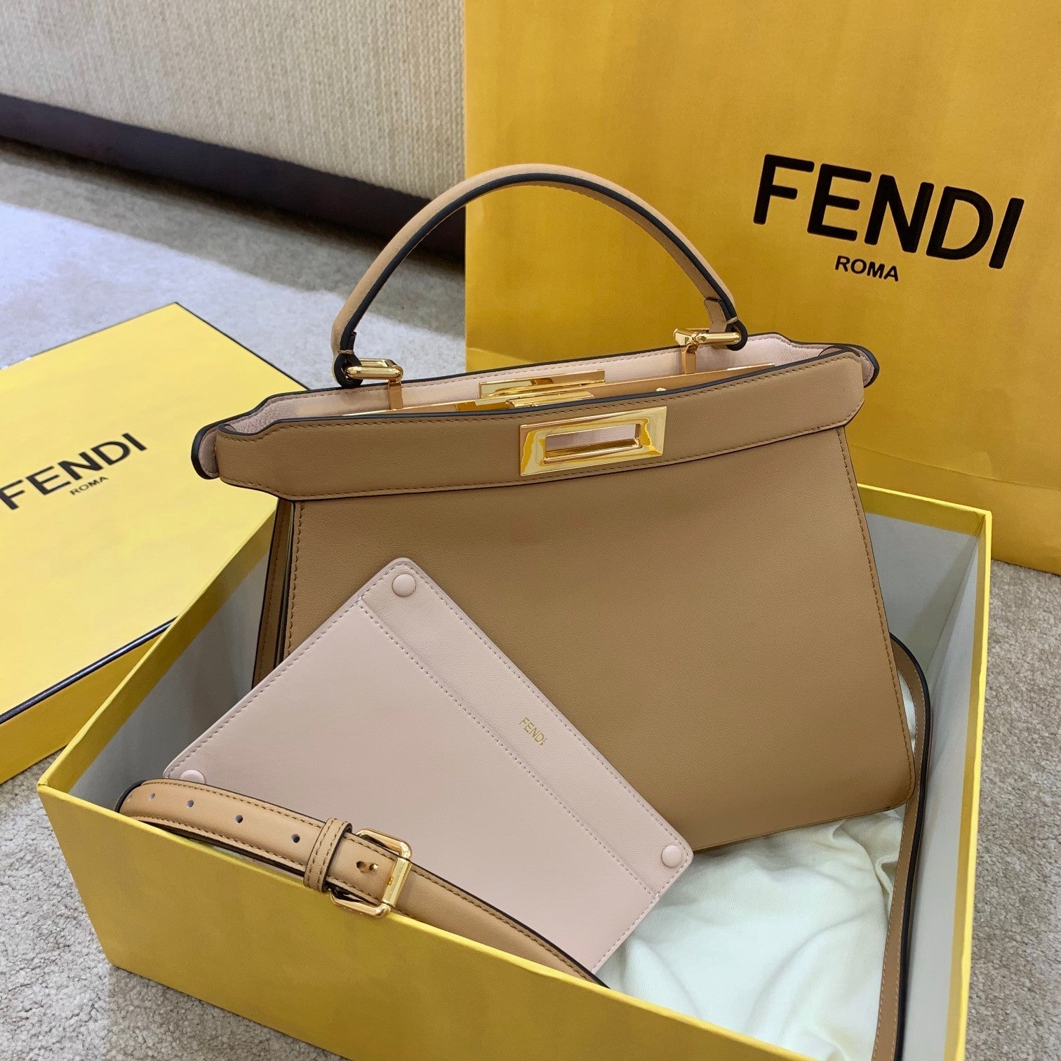 Fendi Peekaboo Small iseeu Bag - Image 2