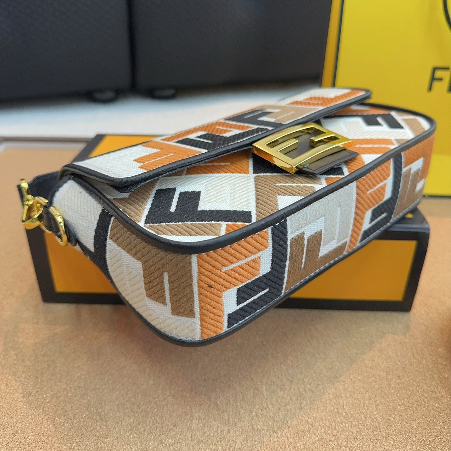 Fendi Baguette Medium - Image 2