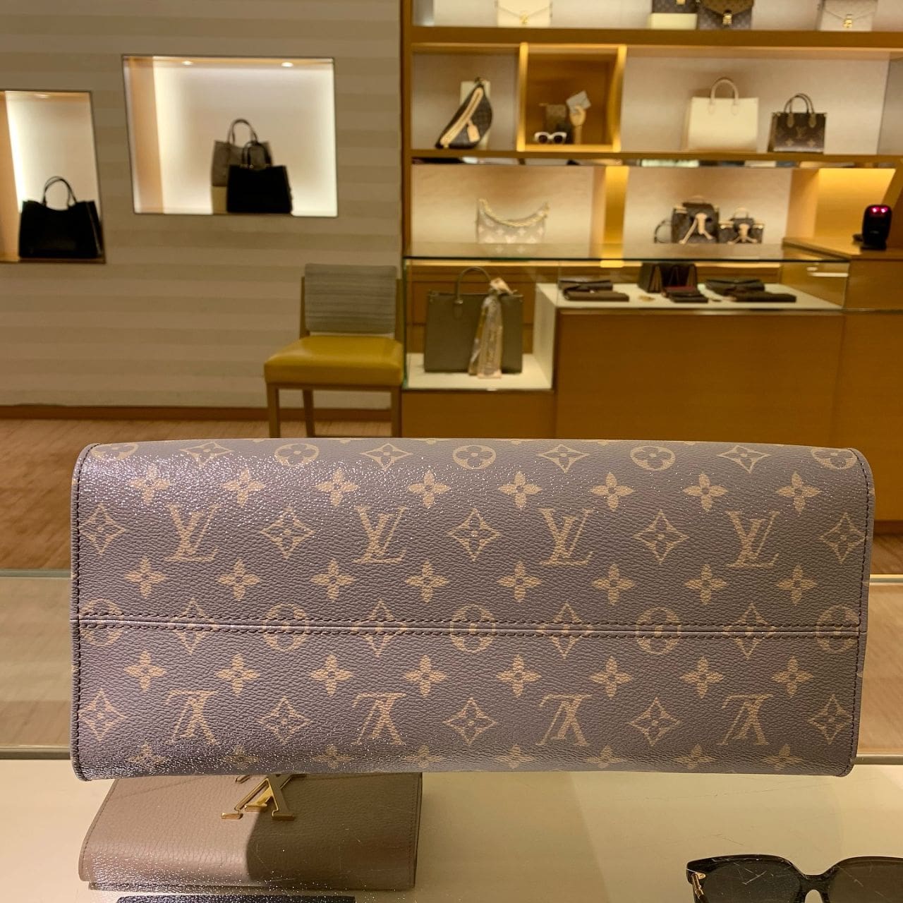 Louis Vuitton OnTheGo MM M12415 - Image 9