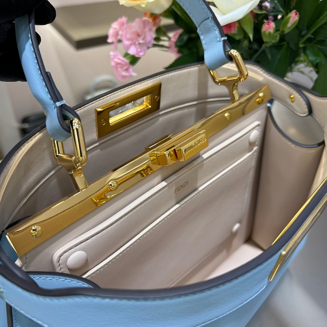 Fendi Peekaboo Medium iseeu Bag - Image 4