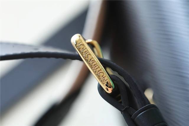 Louis Vuitton M24765 TWIST Medium Handbag - Image 21