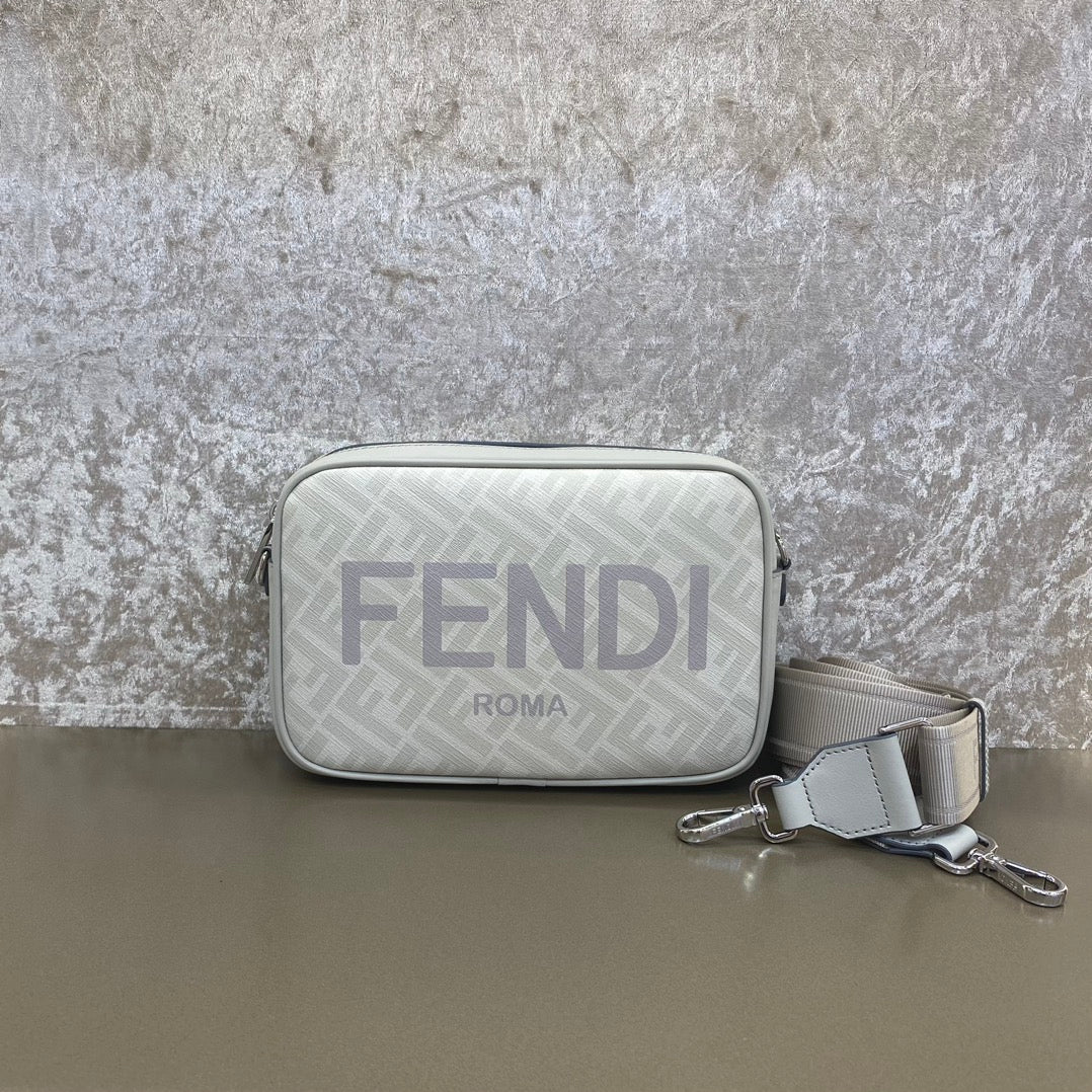 Fendi Camera case Bag - Image 3
