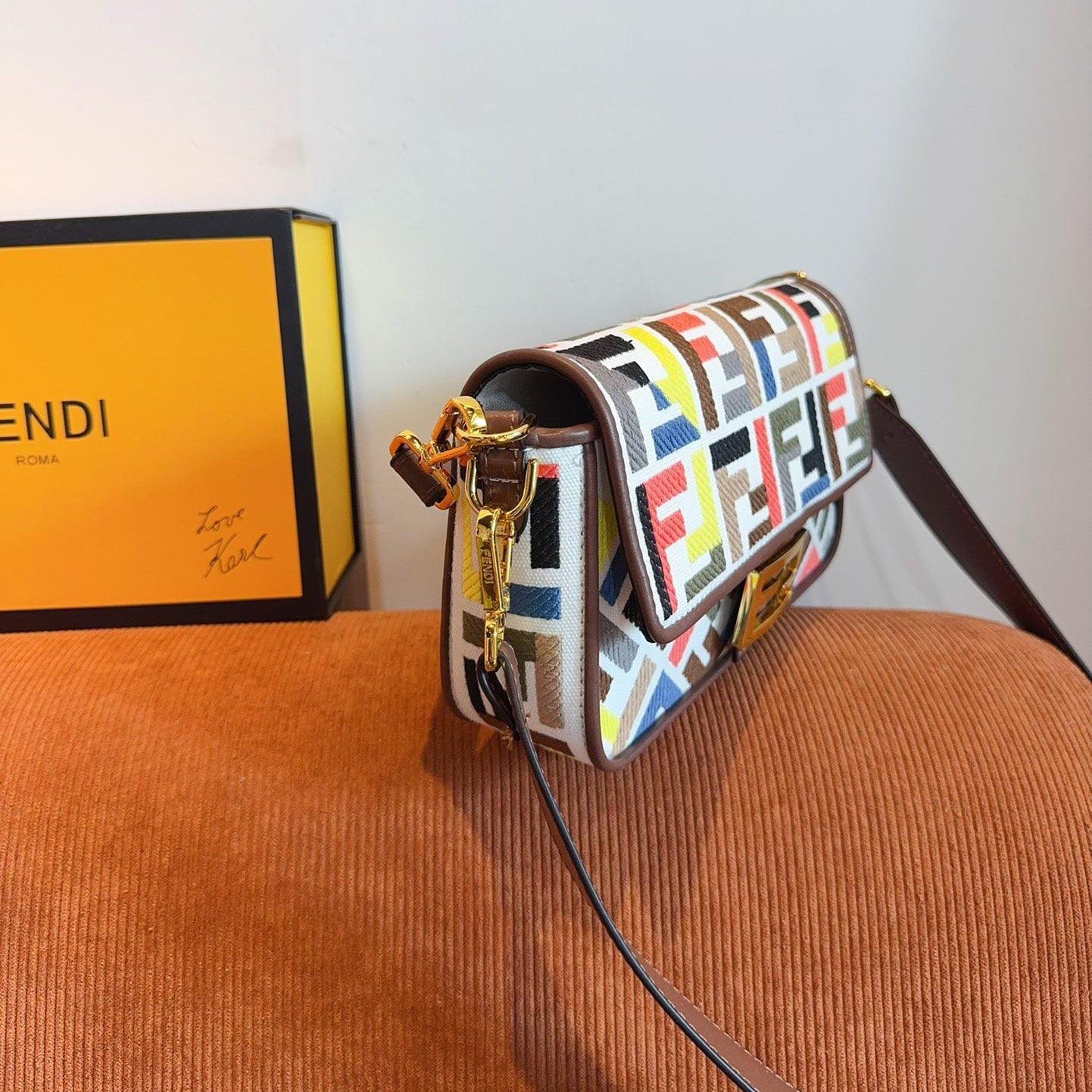 Fendi Baguette Medium - Image 3