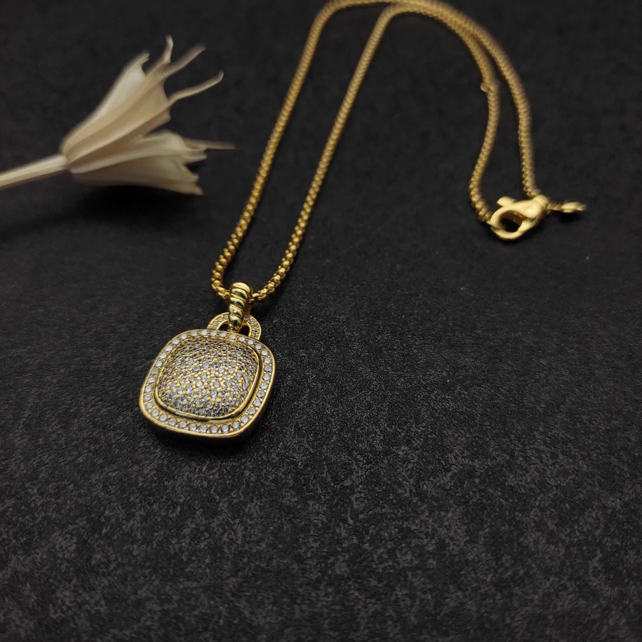 Albion® Pendant in 18K Yellow Gold with Pave Diamonds,18mm - Image 3