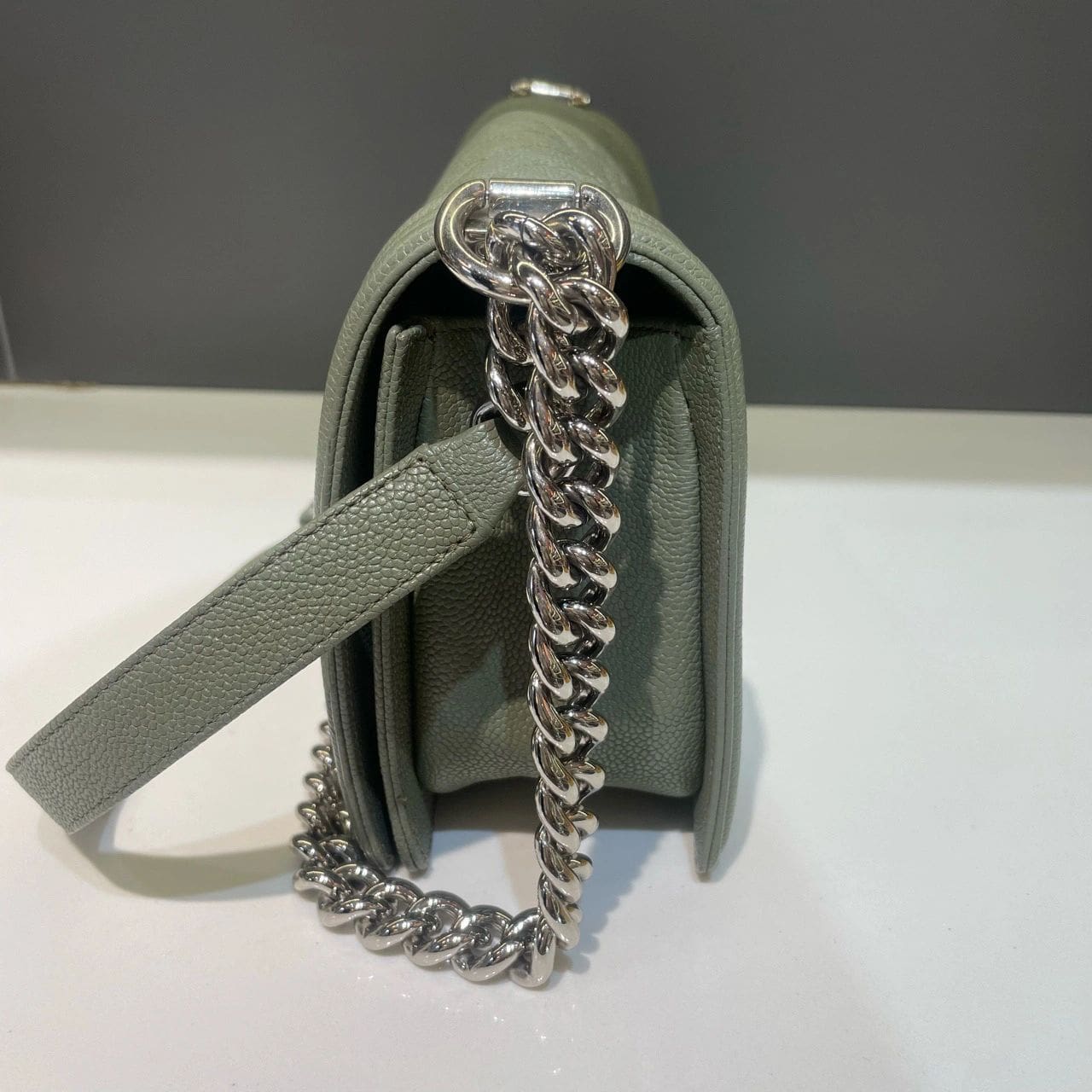 CHANEL MEDIUM BOY BAG CAVIAR LIGHT GREEN - Image 9