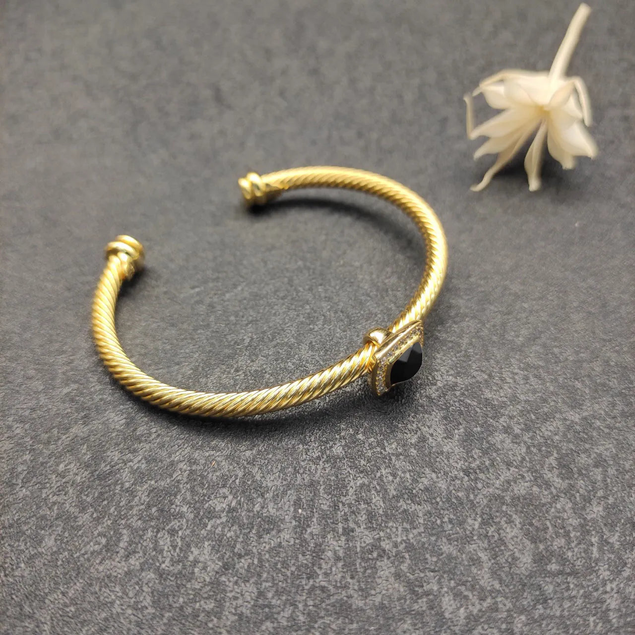 Cable Classics Bracelet with Black Onyx and Diamonds 18K Yellow Gold 4mm - Image 3