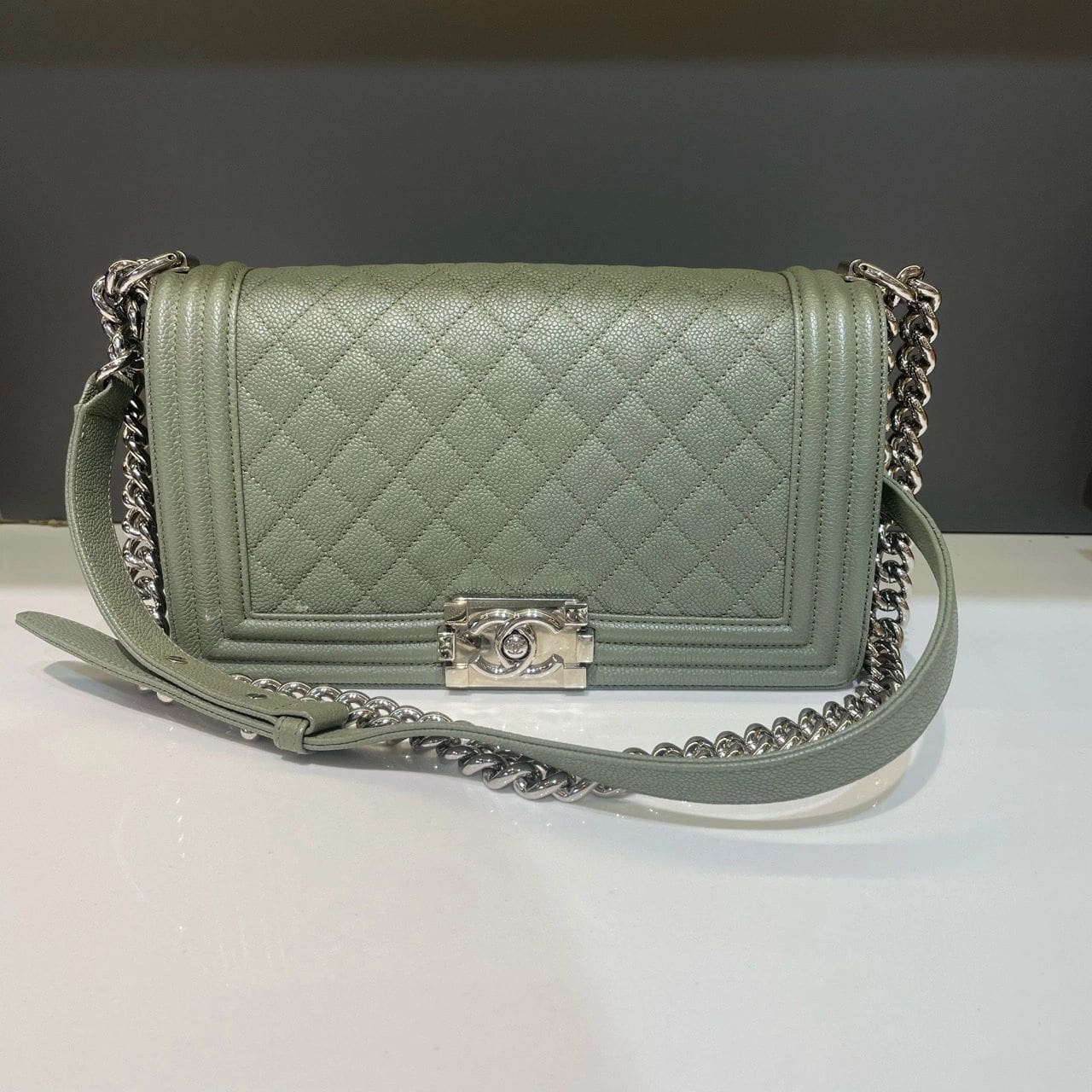 CHANEL MEDIUM BOY BAG CAVIAR LIGHT GREEN - Image 7