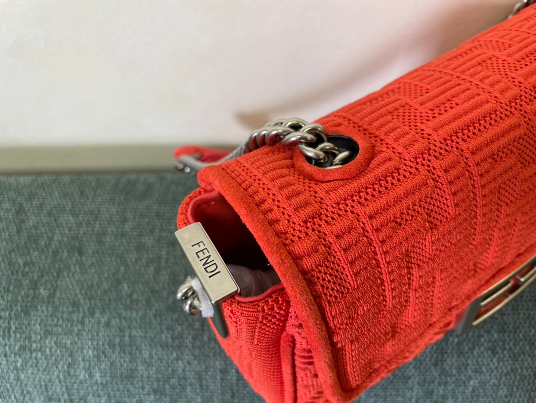 Fendi Midi Baguette Chain Bag - Image 4