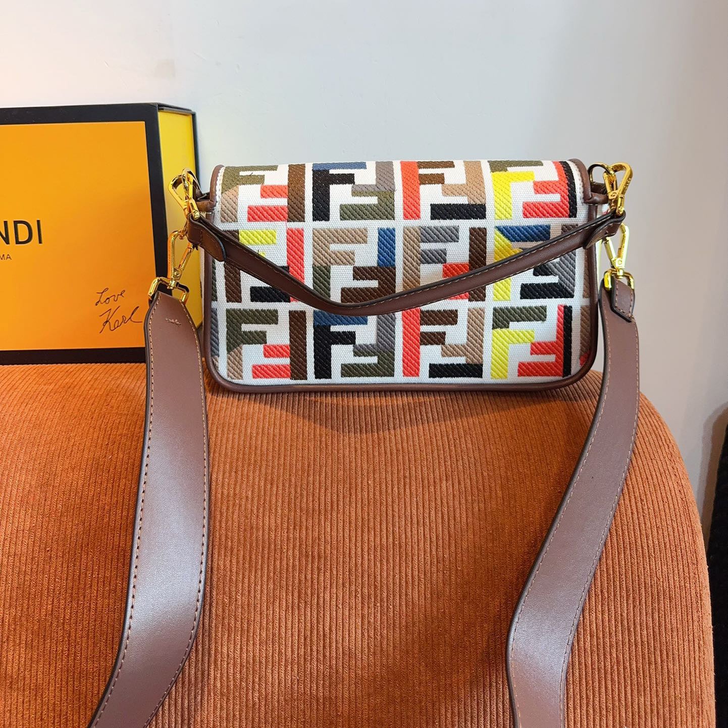 Fendi Baguette Medium - Image 6