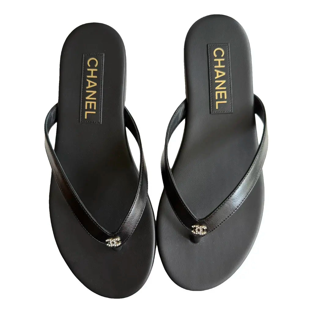 Chanel Women's Logo 25ss CC Leather Flip Flops