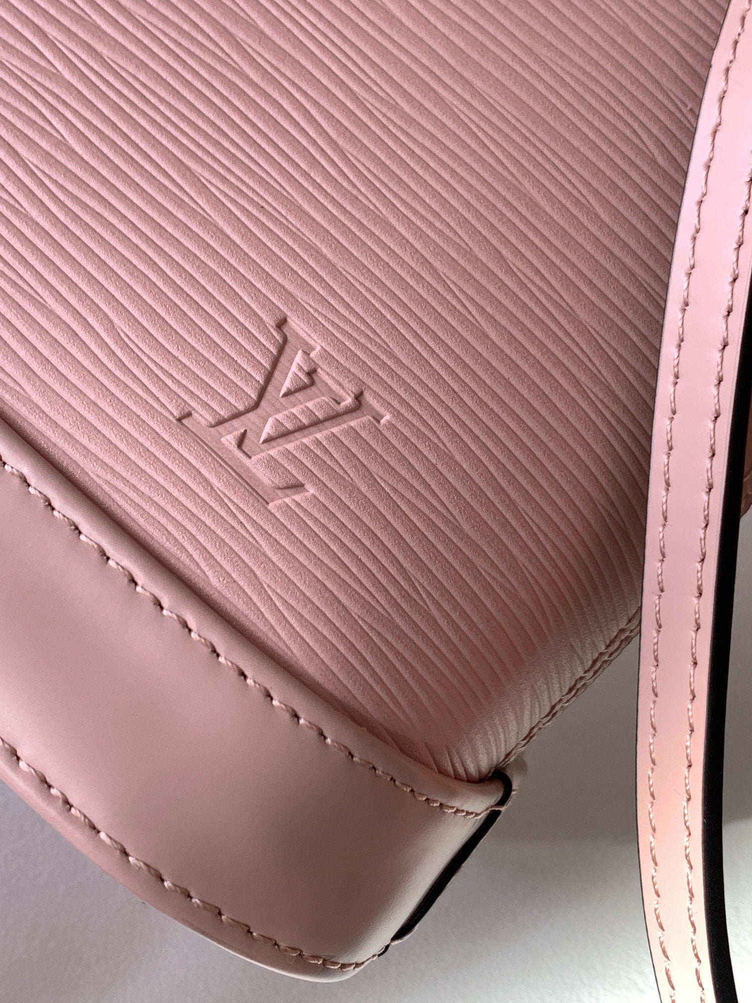 Louis Vuitton Alma BB M41327 - Image 14