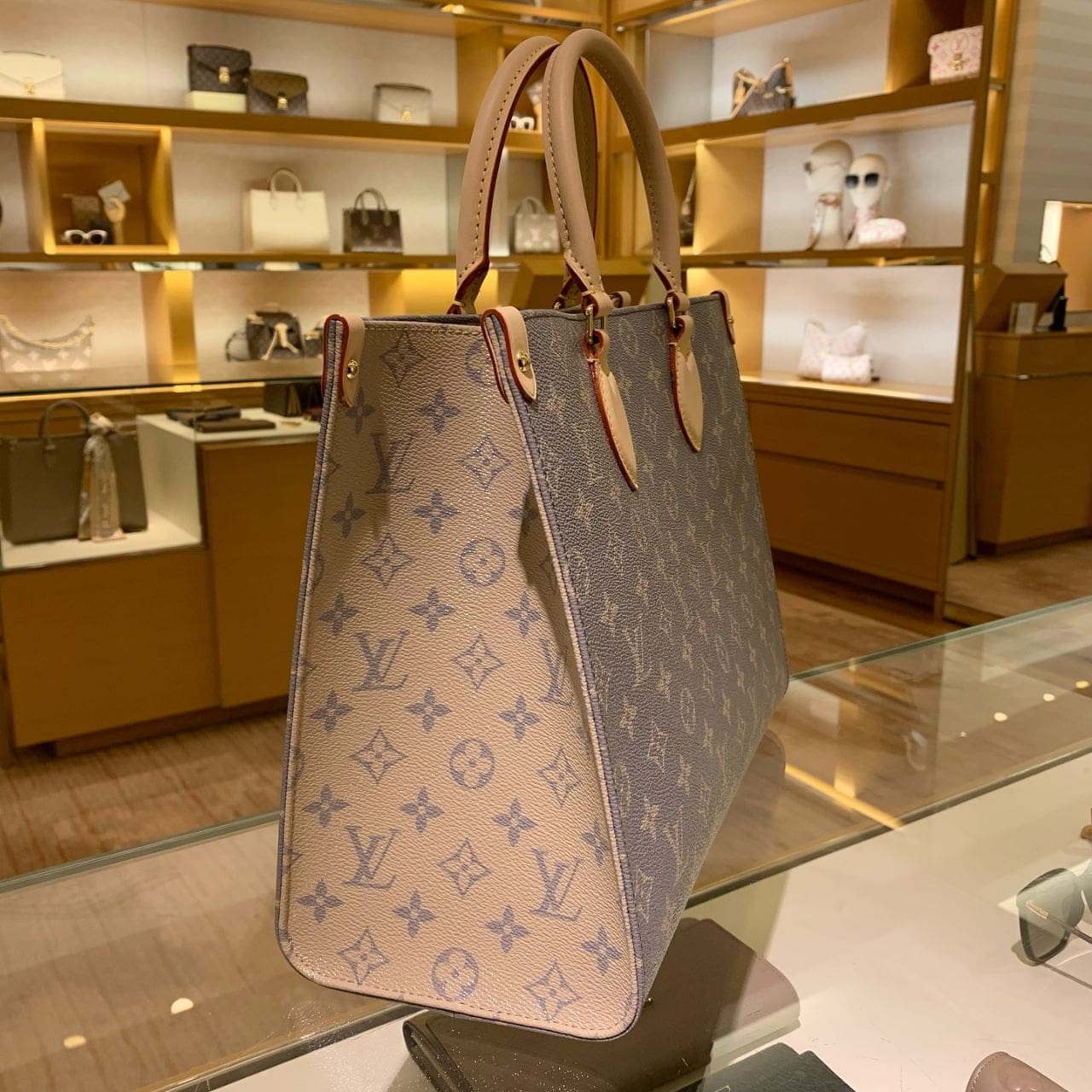 Louis Vuitton OnTheGo MM M12415 - Image 7