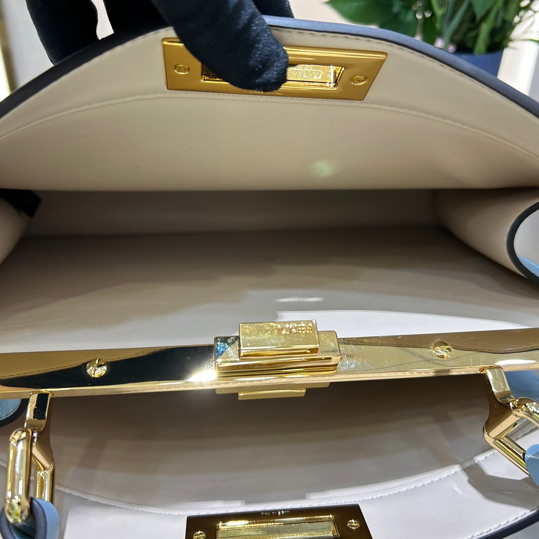 Fendi Peekaboo Medium iseeu Bag - Image 5