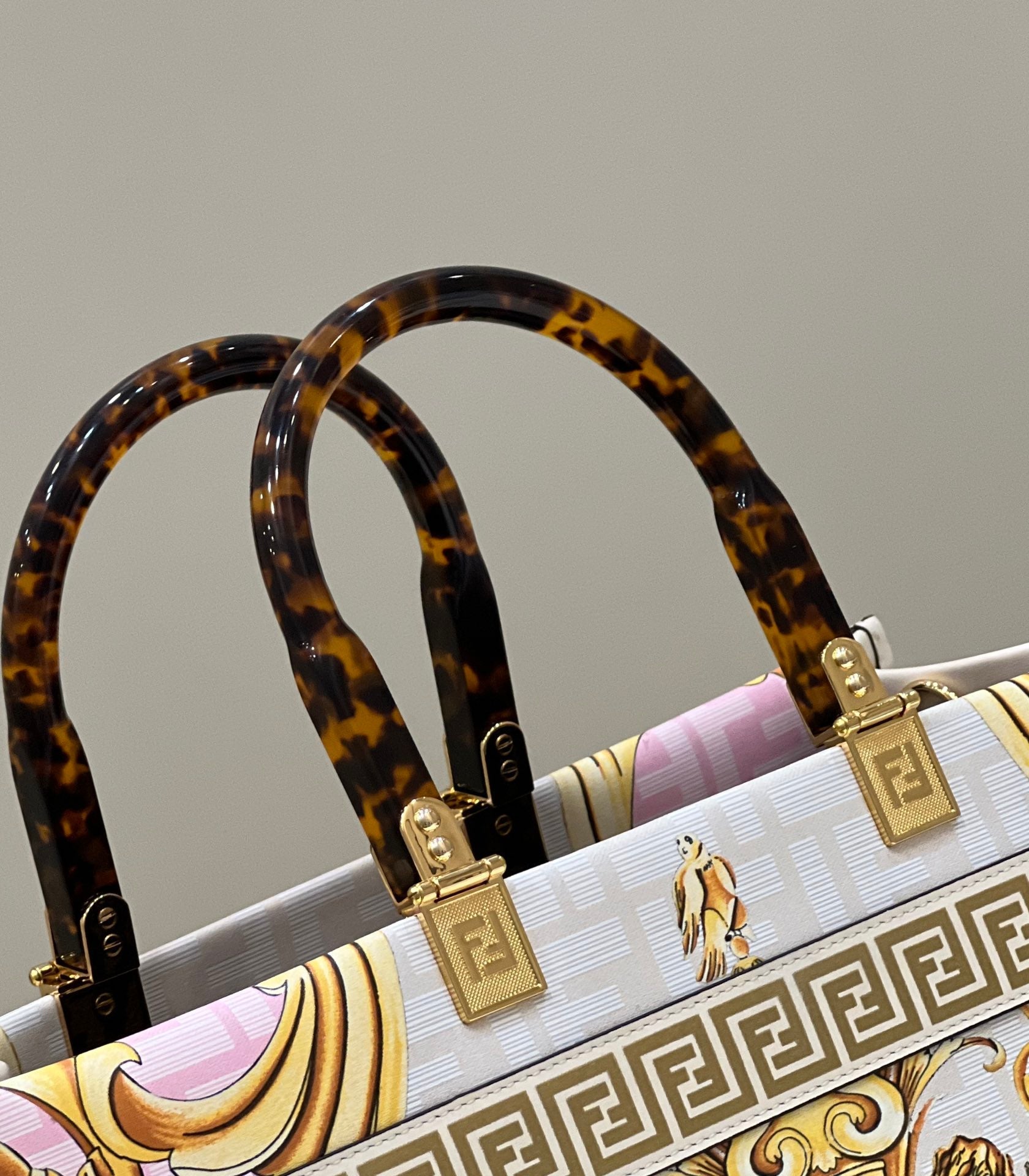 Fendi Sunshine Shopper Meduim Bag - Image 8