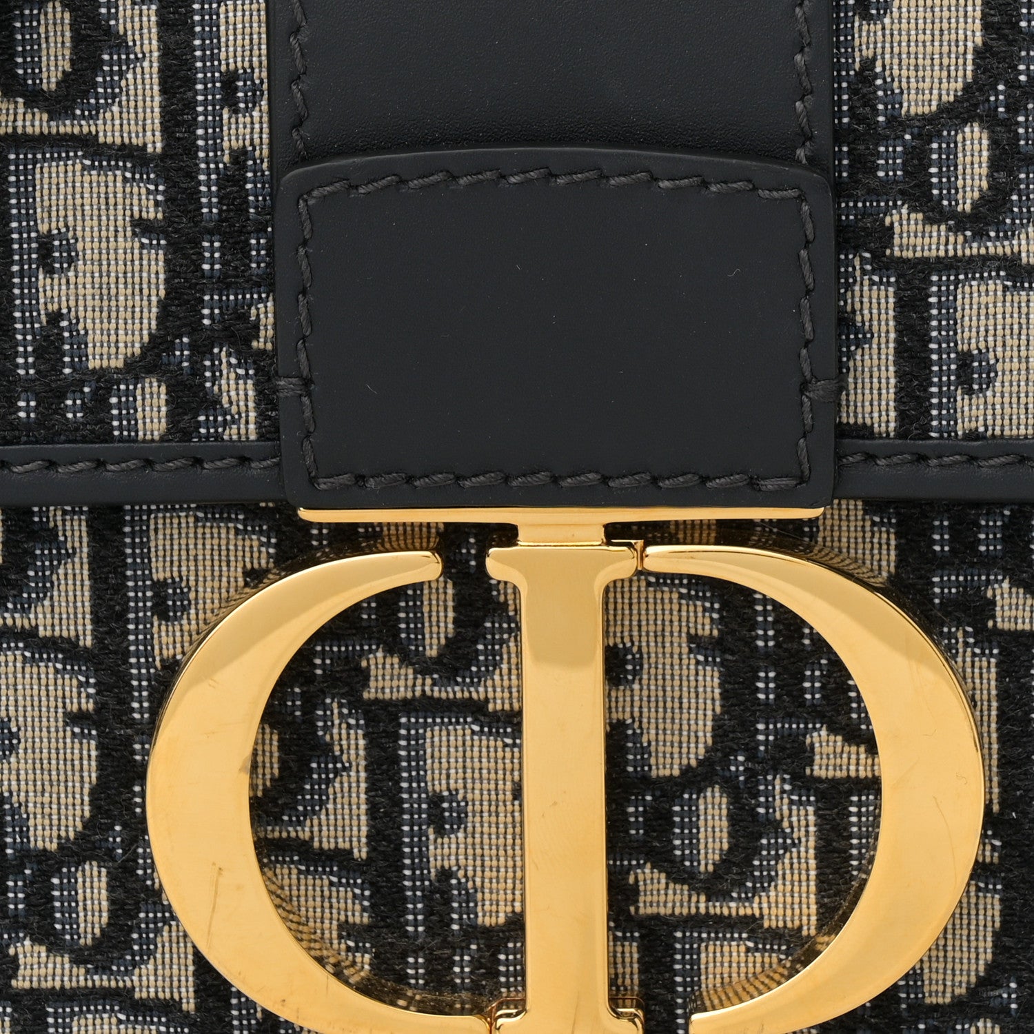 Oblique 30 Montaigne Box Bag Blue - Image 7