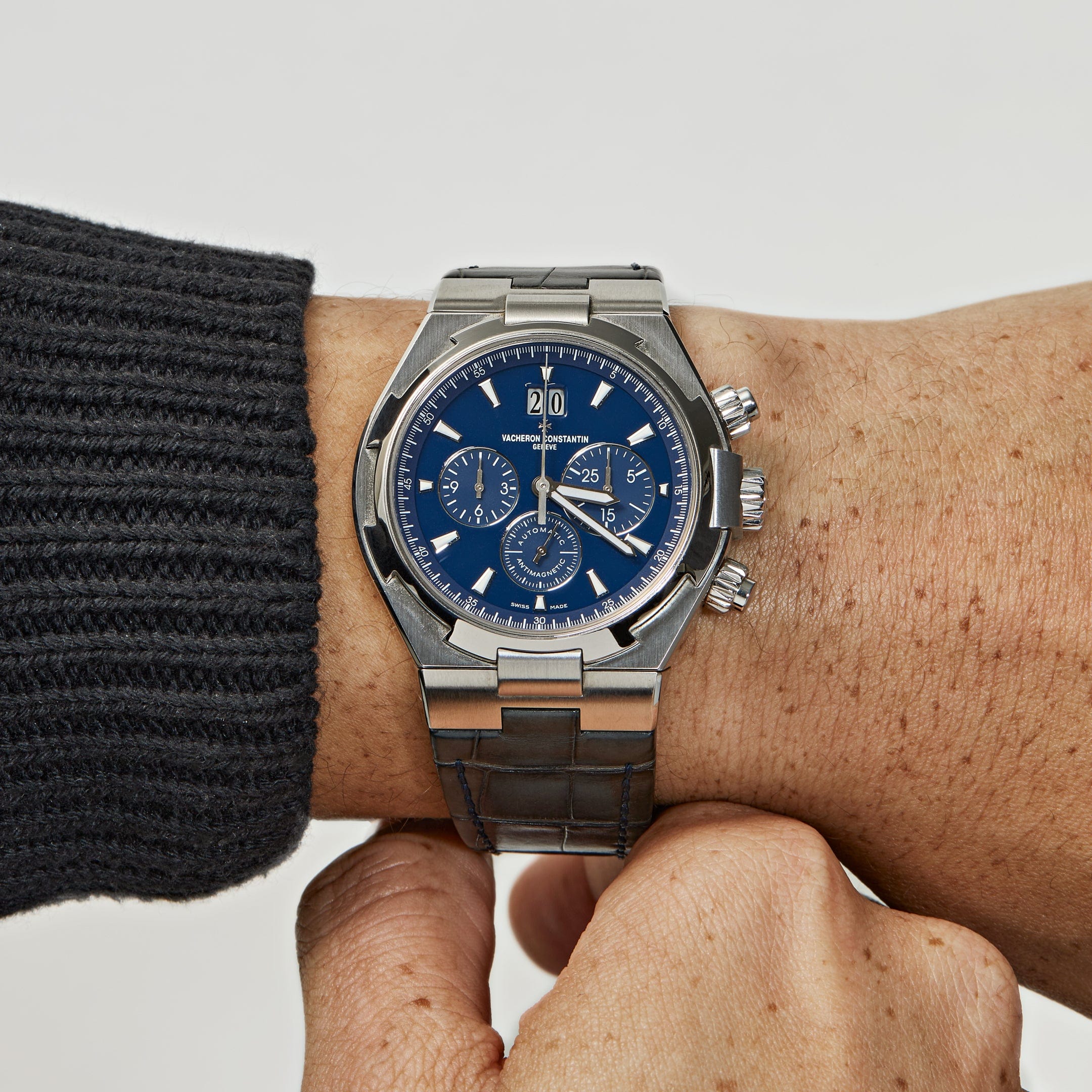 Vacheron Constantin Overseas Chronograph 49150/000A-9745 Stainless Steel Blue Dial - Image 2