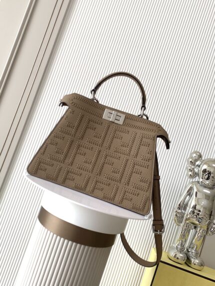 Fendi Peekaboo ISeeU Petite Leather Bag – Dual Style Elegance in Calfskin